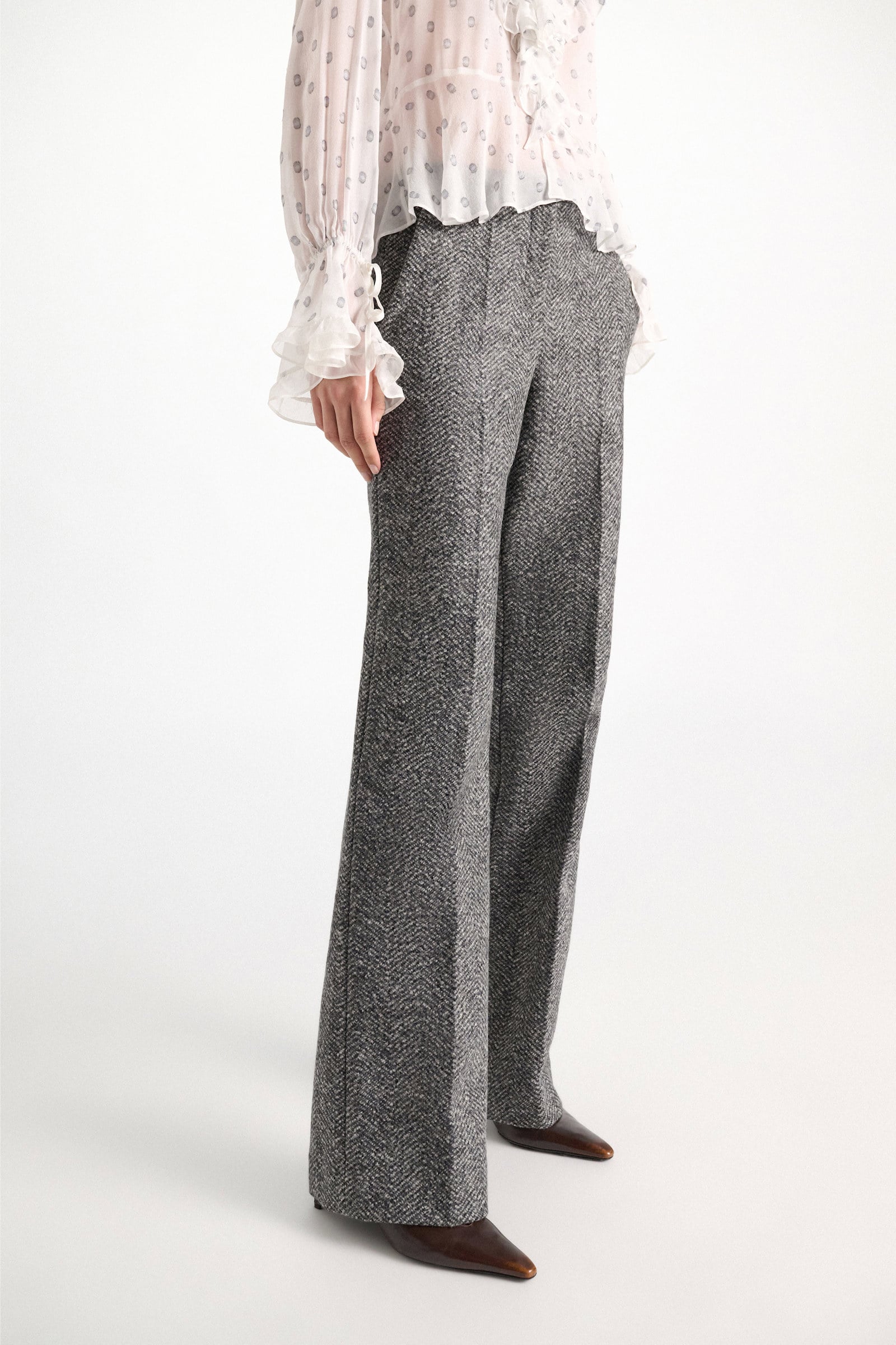 Dorothee Schumacher Herringbone-Hose aus Schurwolle stereo grey herringbone Model Detail View