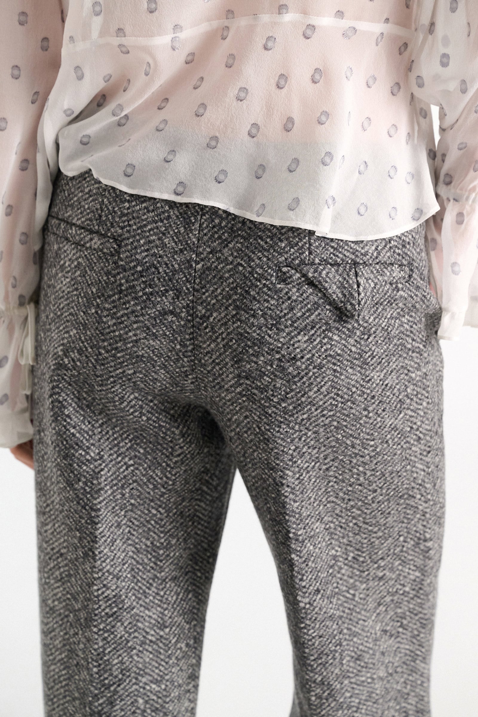 Dorothee Schumacher Herringbone-Hose aus Schurwolle stereo grey herringbone Model Detail View