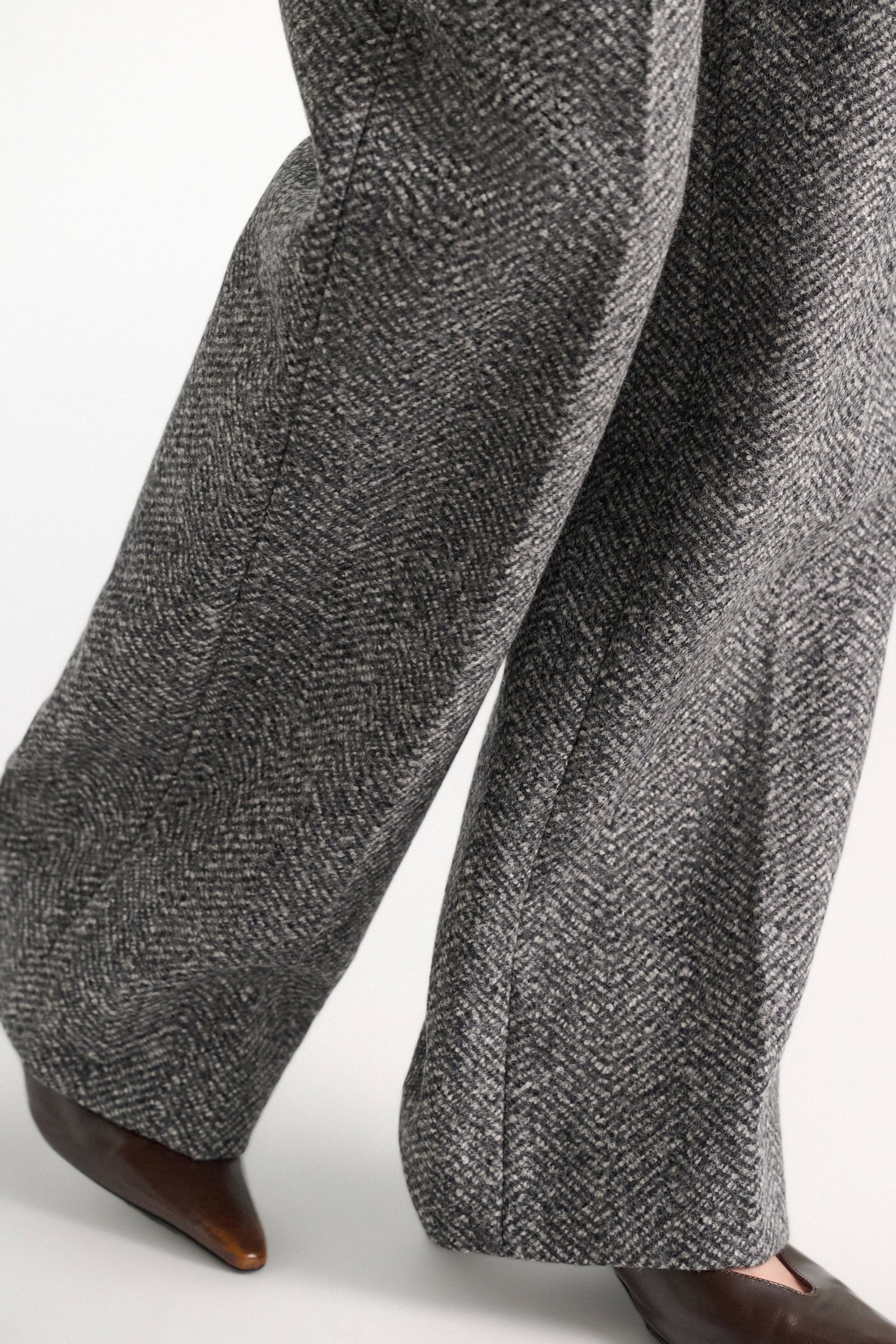 Dorothee Schumacher Herringbone-Hose aus Schurwolle stereo grey herringbone Model Detail View