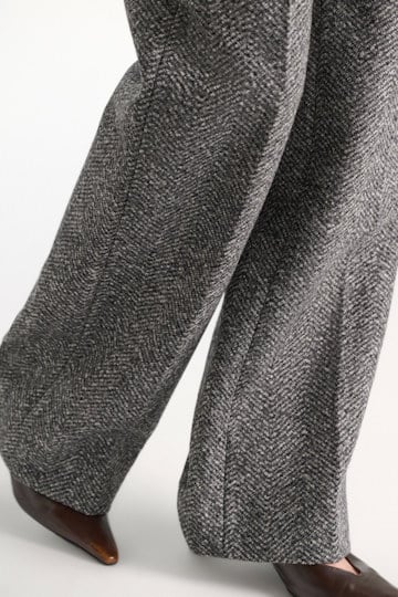 Dorothee Schumacher Virgin wool herringbone pants stereo grey herringbone Model Detail View