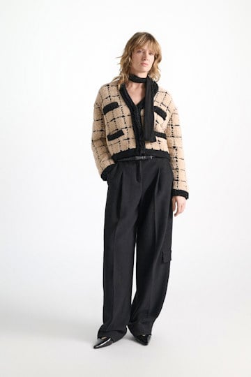 Dorothee Schumacher Bouclé-Hose vinyl black Model Front View