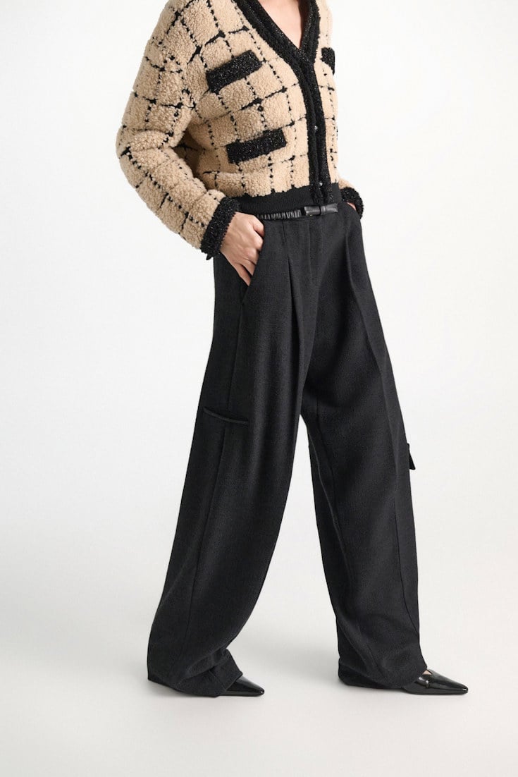 Dorothee Schumacher Bouclé-Hose vinyl black Model Detail View