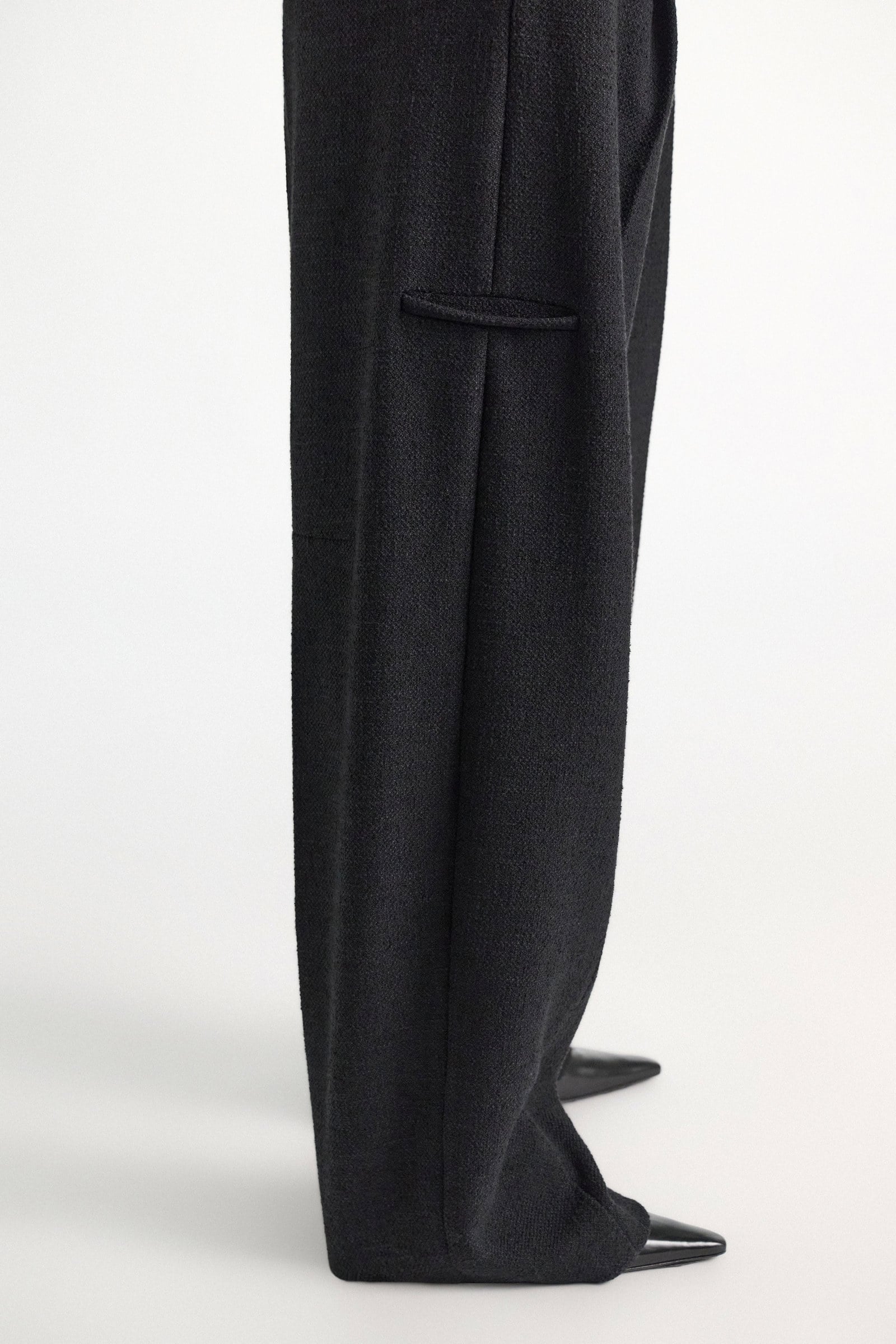 Dorothee Schumacher Bouclé-Hose vinyl black Model Detail View