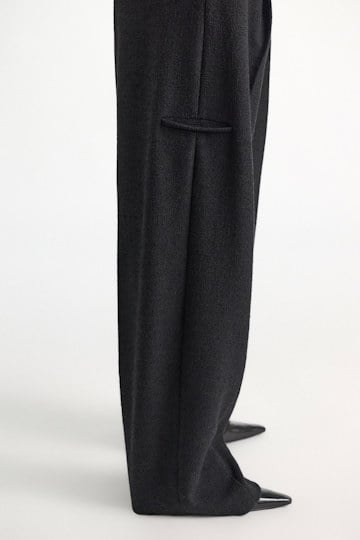 Dorothee Schumacher Bouclé barrel leg pants vinyl black Model Detail View