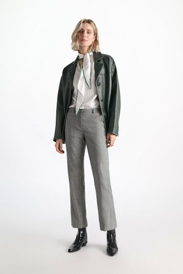 Dorothee Schumacher Ärmellose Bluse aus bedrucktem Seidentwill strip green Model Front View