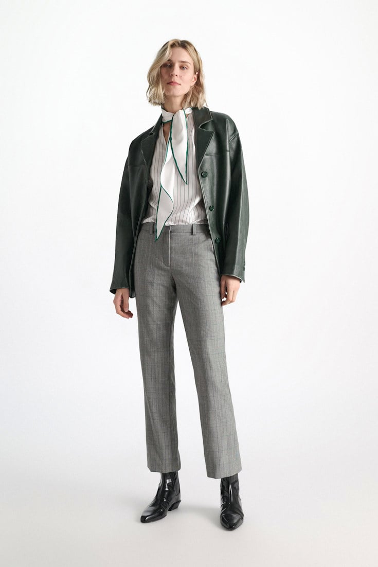Dorothee Schumacher Ärmellose Bluse aus bedrucktem Seidentwill strip green Model Front View