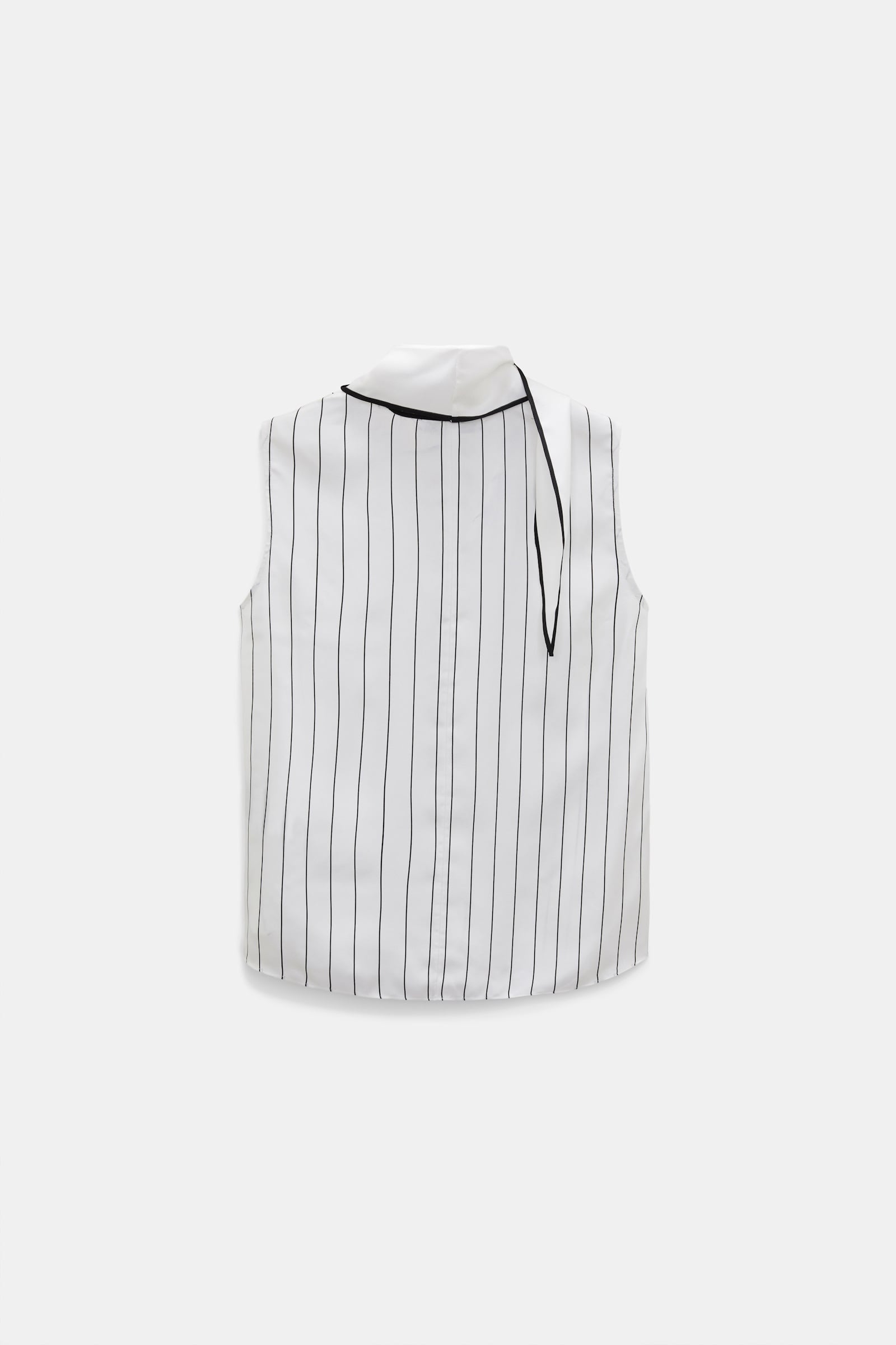 Dorothee Schumacher Ärmellose Bluse aus bedrucktem Seidentwill strip black Product Detail View