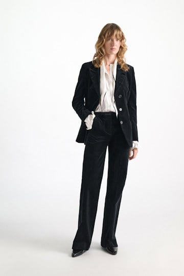 Dorothee Schumacher Hemdbluse aus bedrucktem Seidentwill strip black Model Front View