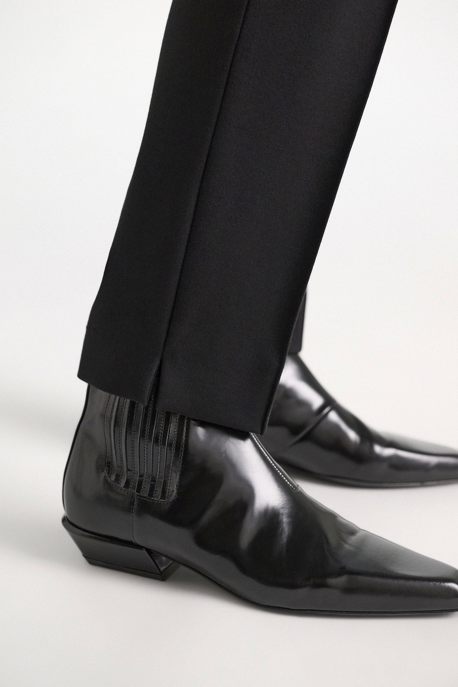 Dorothee Schumacher Punto Milano pants with patent details vinyl black Model Detail View