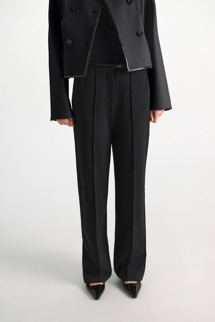Dorothee Schumacher Wide leg pants in Punto Milano with patent vinyl black Model Detail View