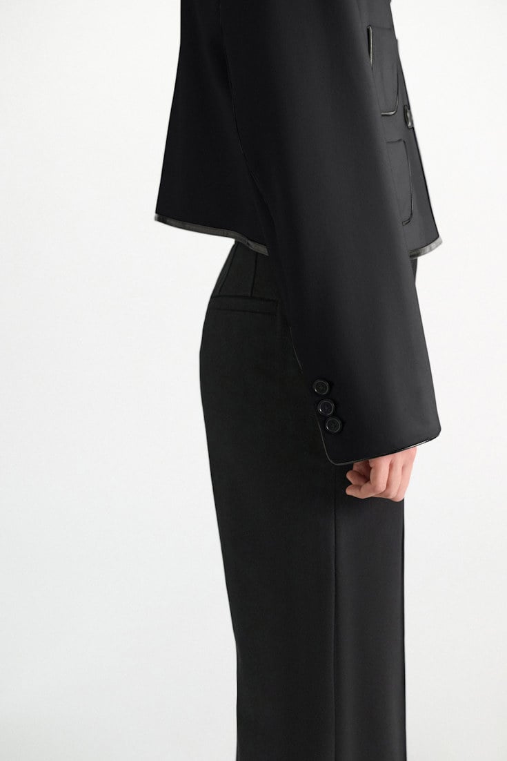 Dorothee Schumacher Cropped jacket in Punto Milano with patent vinyl black Model Detail View