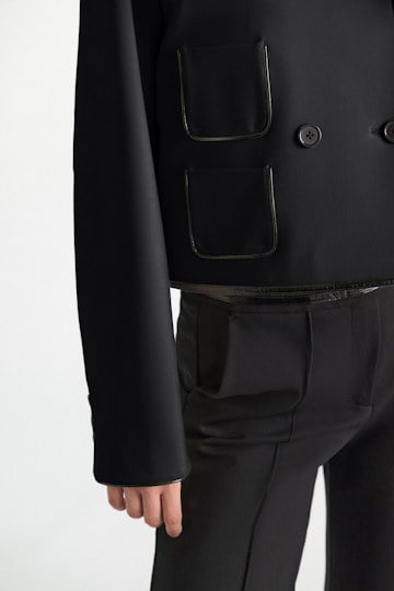 Dorothee Schumacher Cropped jacket in Punto Milano with patent vinyl black Model Detail View