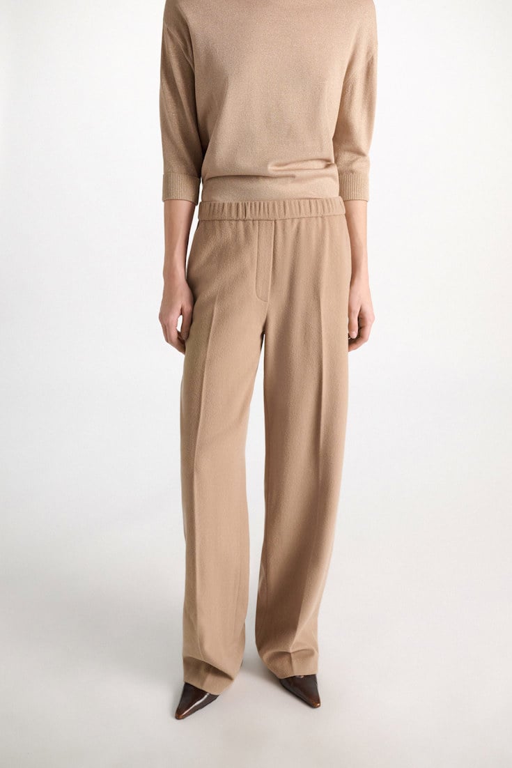 Dorothee Schumacher Trainingshose mit weitem Bein aus gebürsteter Wolle almond Model Detail View