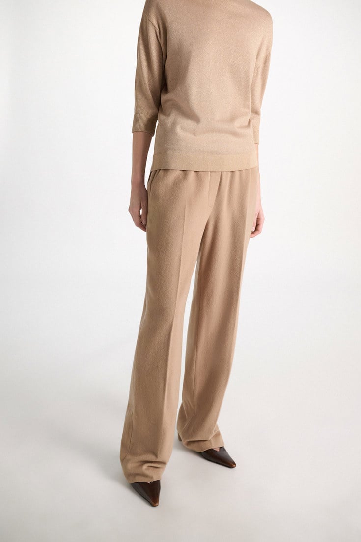 Dorothee Schumacher Trainingshose mit weitem Bein aus gebürsteter Wolle almond Model Detail View