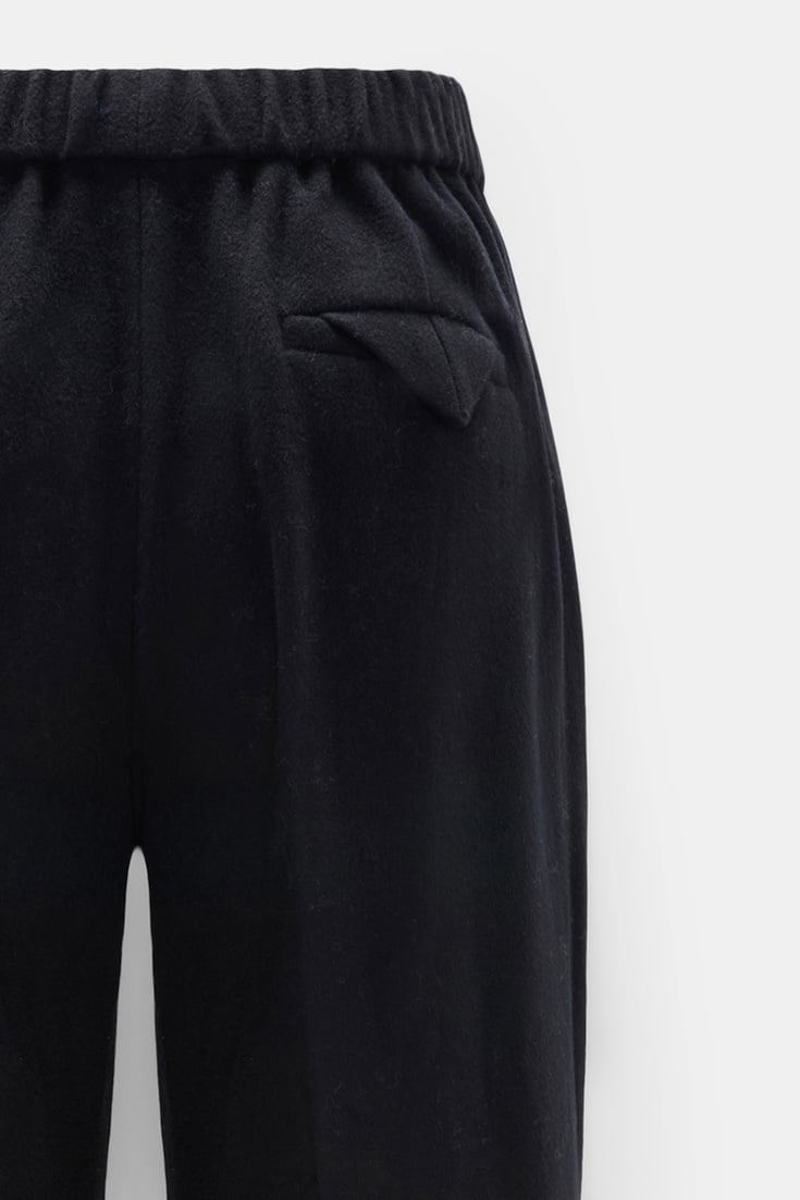 Dorothee Schumacher Trainingshose mit weitem Bein aus gebürsteter Wolle vinyl black Product Detail View