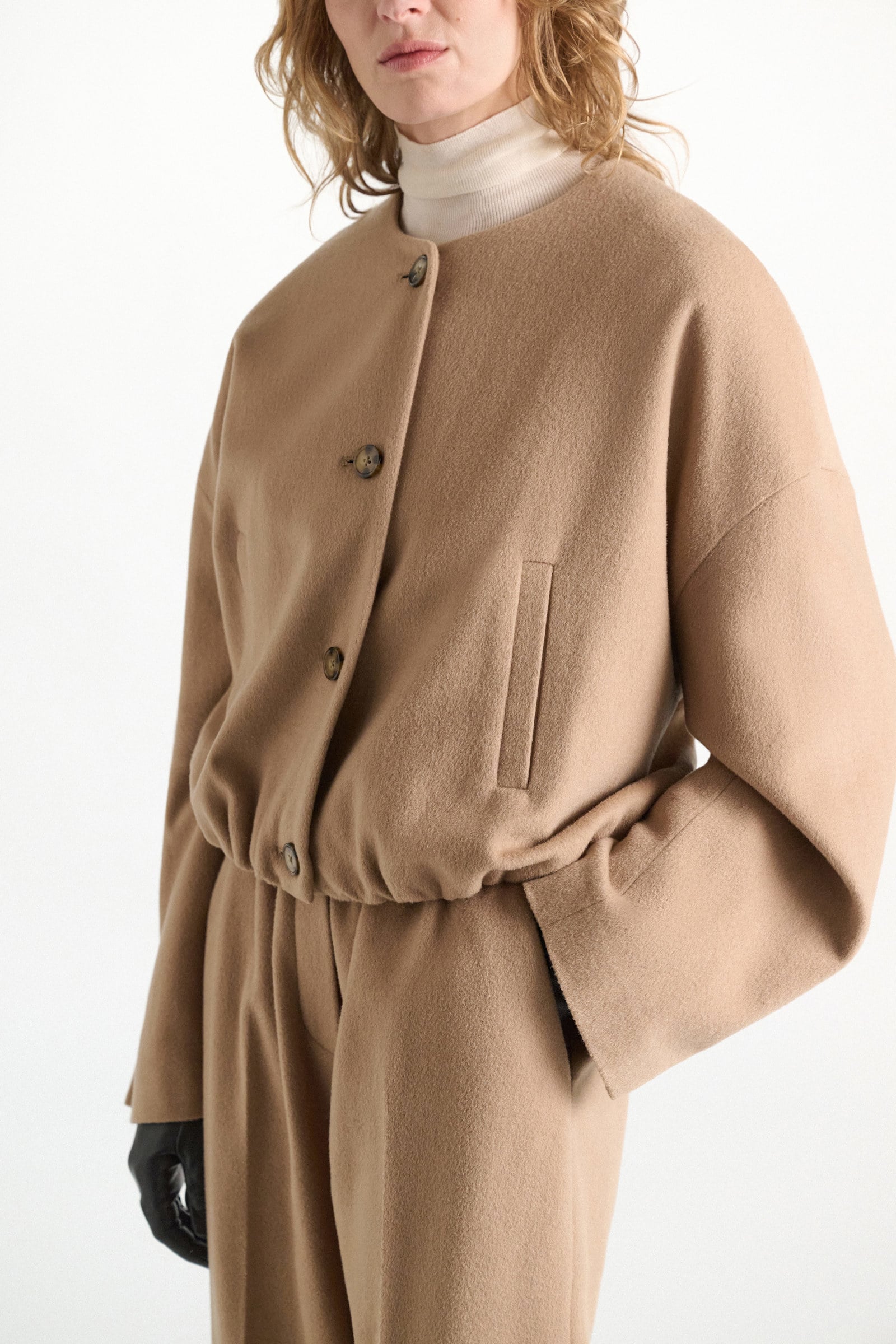 Dorothee Schumacher Blouson aus gebürsteter Wolle almond Model Detail View