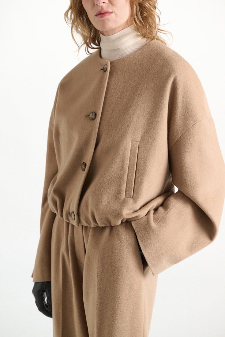 Dorothee Schumacher Blouson aus gebürsteter Wolle almond Model Detail View