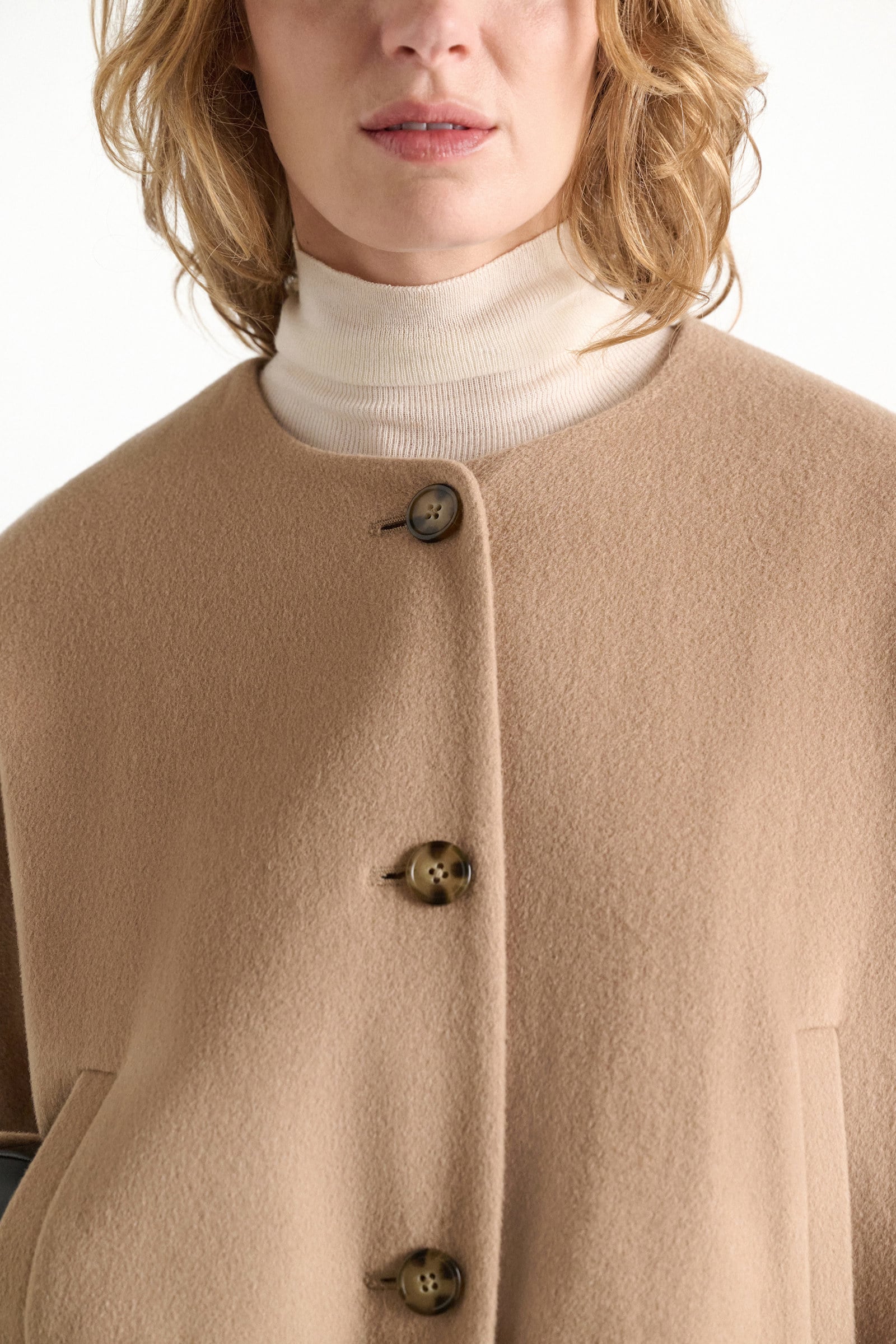Dorothee Schumacher Blouson aus gebürsteter Wolle almond Model Detail View