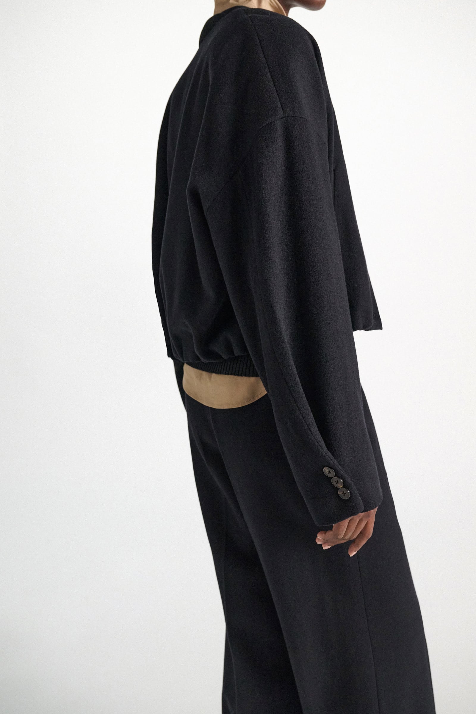Dorothee Schumacher Blouson aus gebürsteter Wolle vinyl black Model Detail View