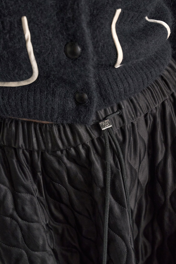 Dorothee Schumacher Quilted skirt in Japanese satin vinyl black Model Detail View