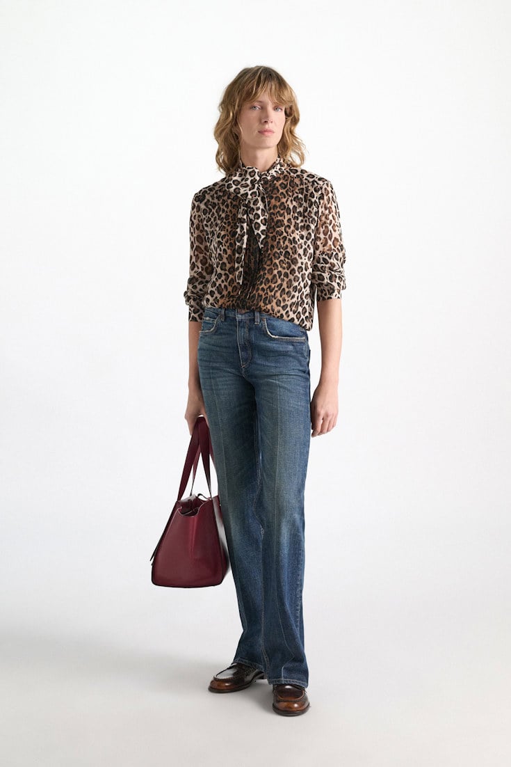 Dorothee Schumacher Hemdbluse mit Leopardenmuster aus Viskose-Georgettet Leo Placed light brown Model Front View