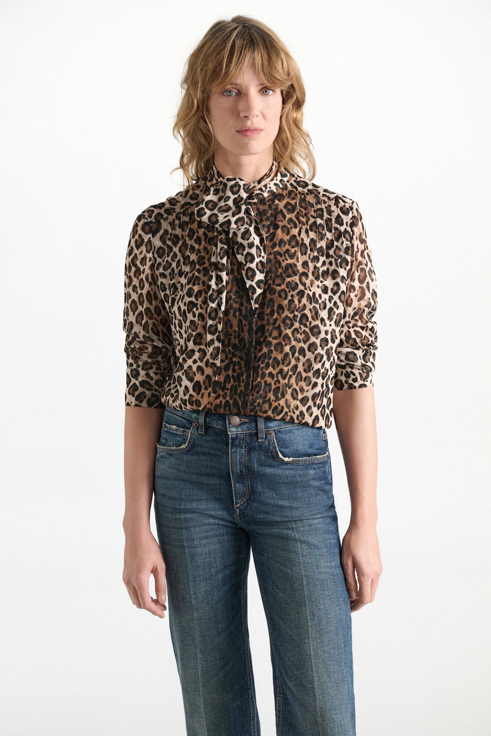 Dorothee Schumacher Hemdbluse mit Leopardenmuster aus Viskose-Georgettet Leo Placed light brown Model Detail View