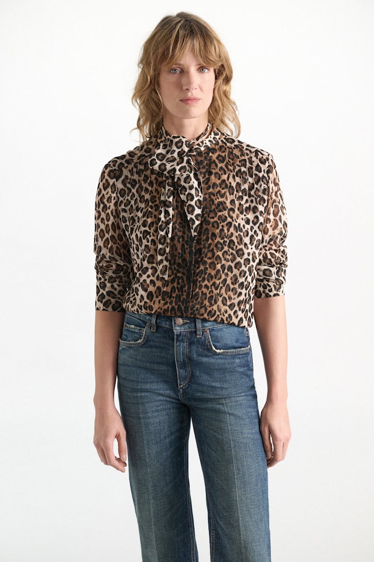 Dorothee Schumacher Hemdbluse mit Leopardenmuster aus Viskose-Georgettet Leo Placed light brown Model Detail View