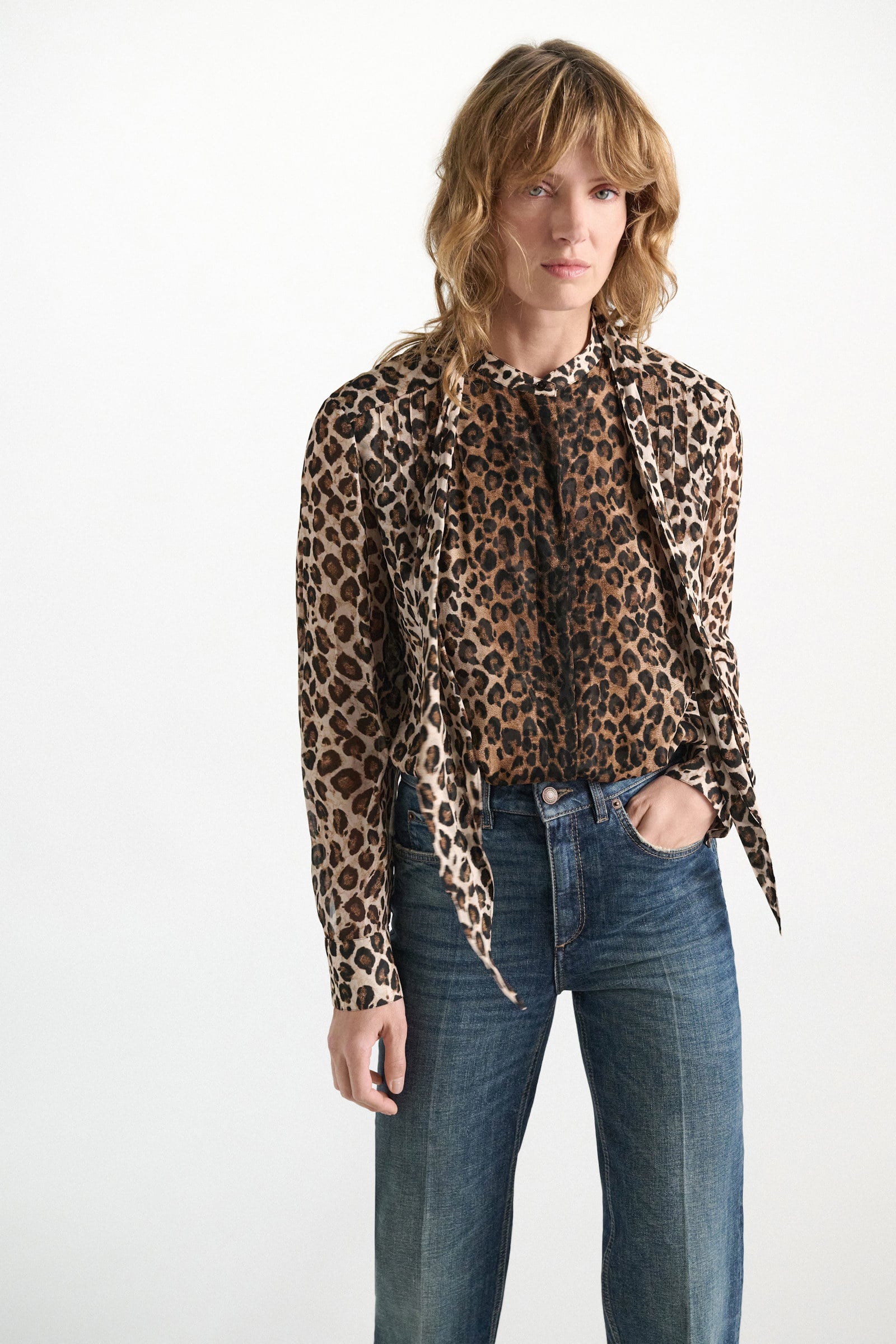 Dorothee Schumacher Hemdbluse mit Leopardenmuster aus Viskose-Georgettet Leo Placed light brown Model Detail View