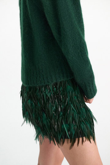 Dorothee Schumacher Glossy feather miniskirt emerald Model Detail View
