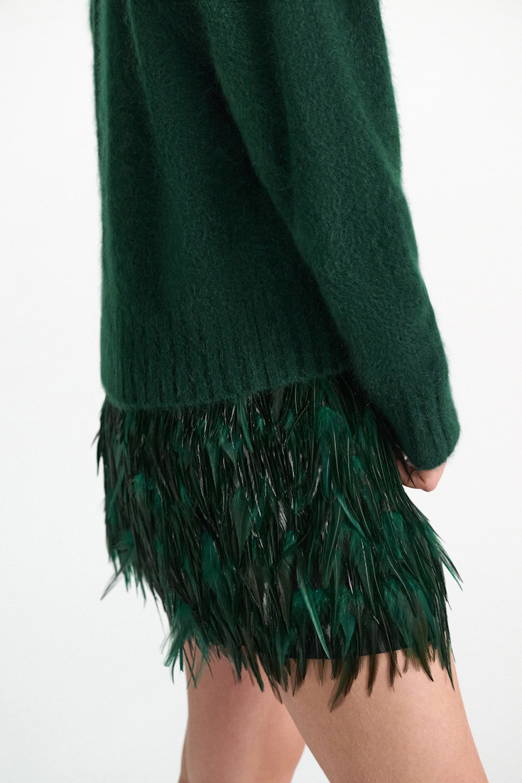 Dorothee Schumacher Glossy feather miniskirt emerald Model Detail View