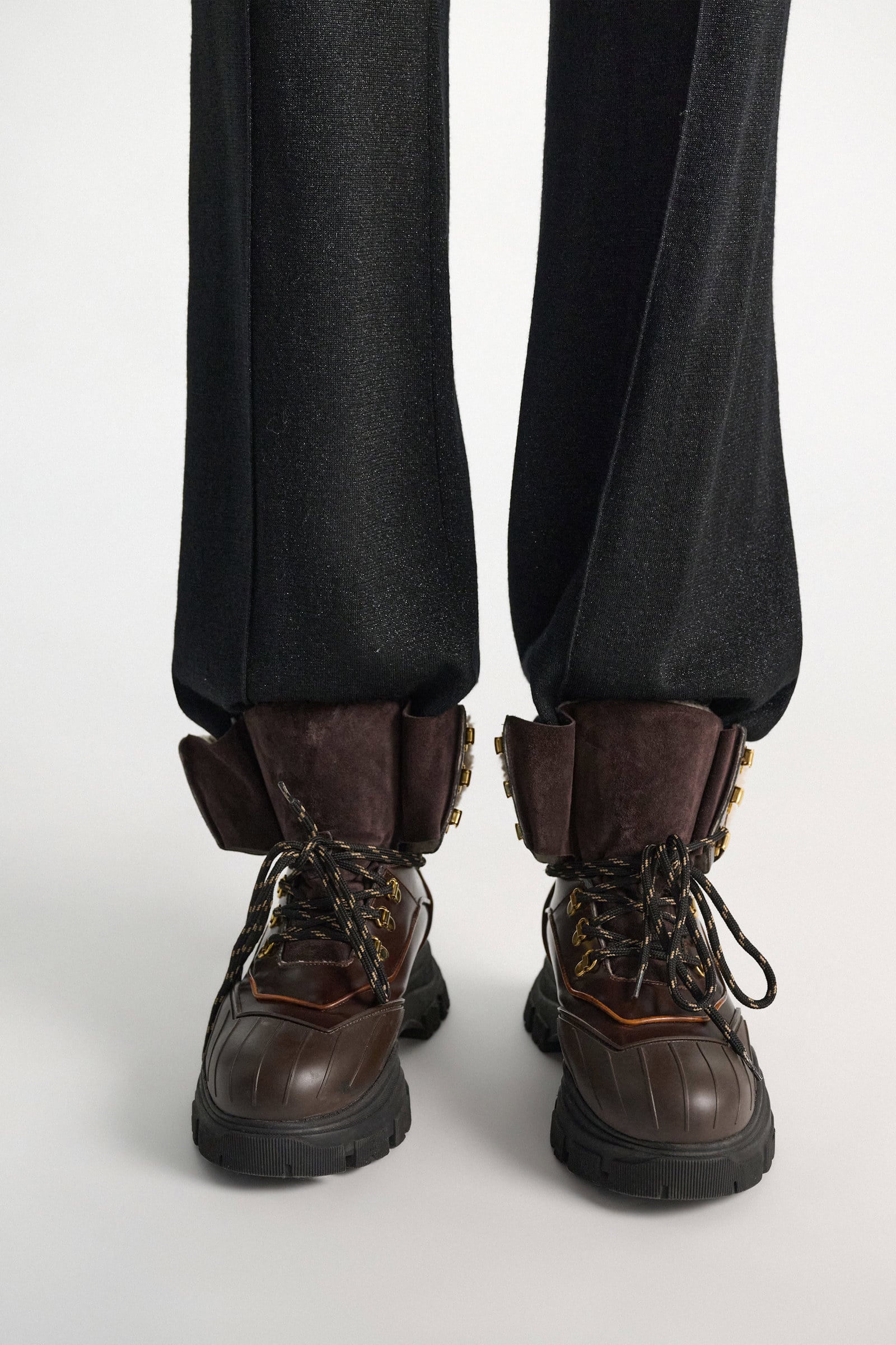 Dorothee Schumacher Trekking-Stiefel aus gebürstetem Leder tiger wood Model Detail View
