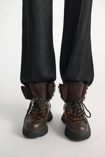 Dorothee Schumacher Trekking-Stiefel aus gebürstetem Leder tiger wood Model Detail View