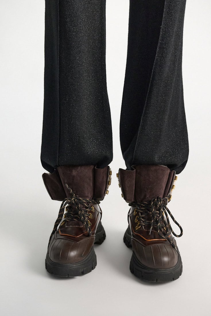 Dorothee Schumacher Trekking-Stiefel aus gebürstetem Leder tiger wood Model Detail View