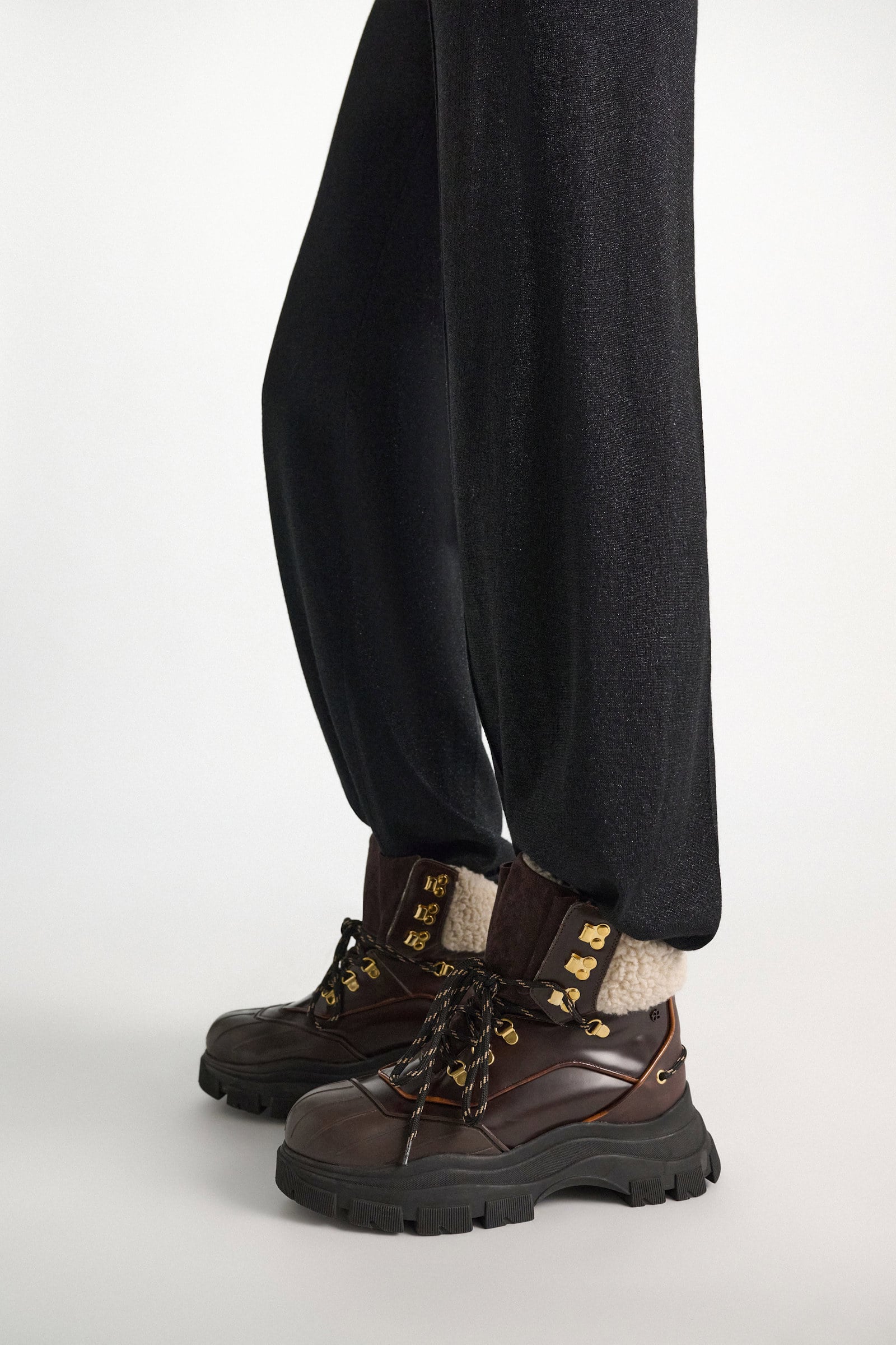 Dorothee Schumacher Trekking-Stiefel aus gebürstetem Leder tiger wood Model Detail View