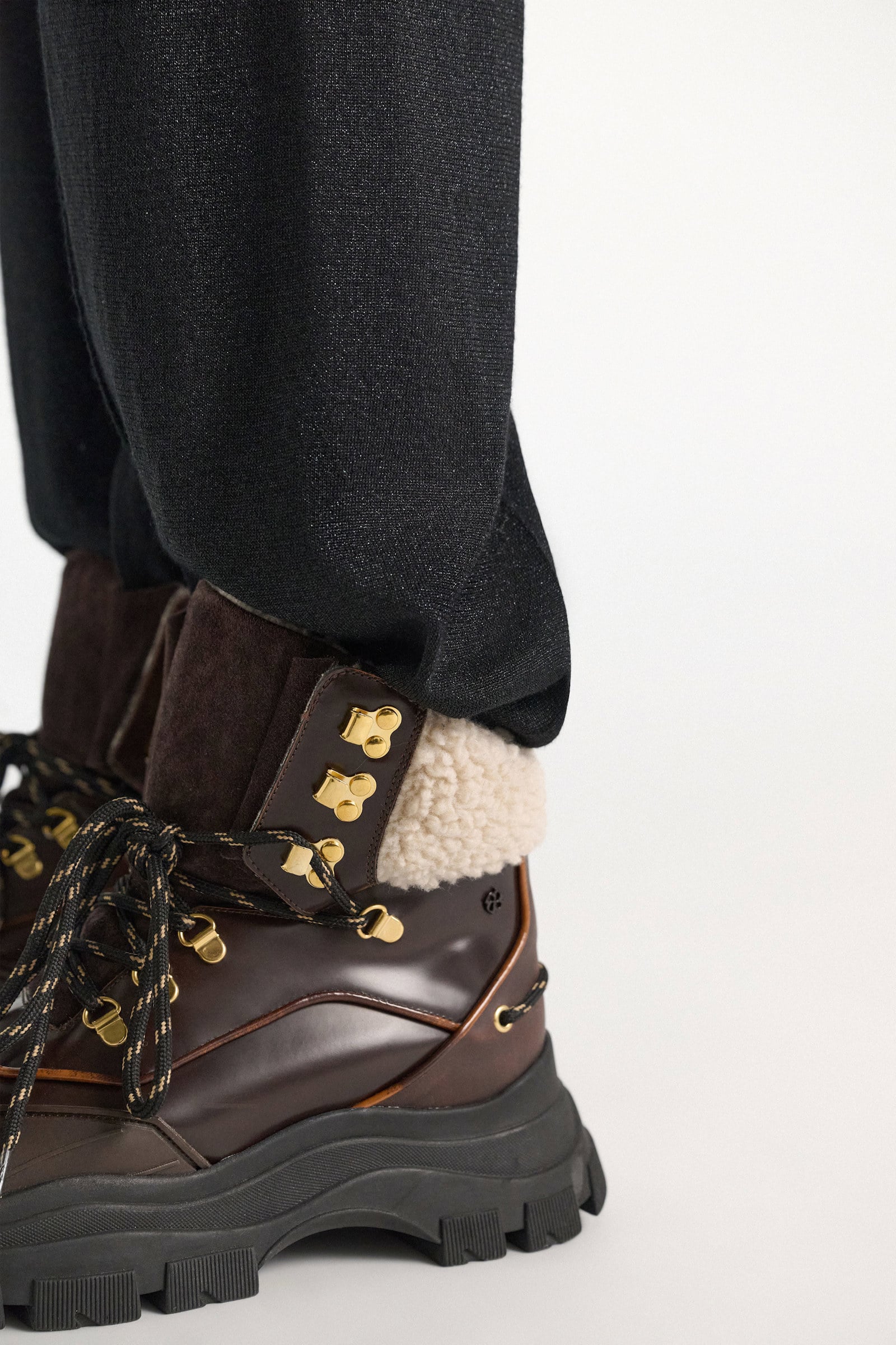 Dorothee Schumacher Trekking-Stiefel aus gebürstetem Leder tiger wood Model Detail View
