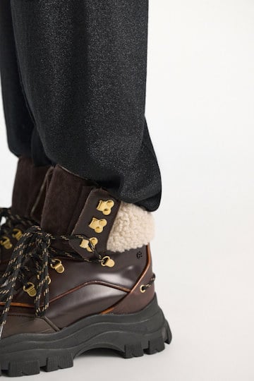 Dorothee Schumacher Trekking-Stiefel aus gebürstetem Leder tiger wood Model Detail View