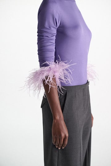 Dorothee Schumacher Ostrich feather cuffs lilac Model Detail View