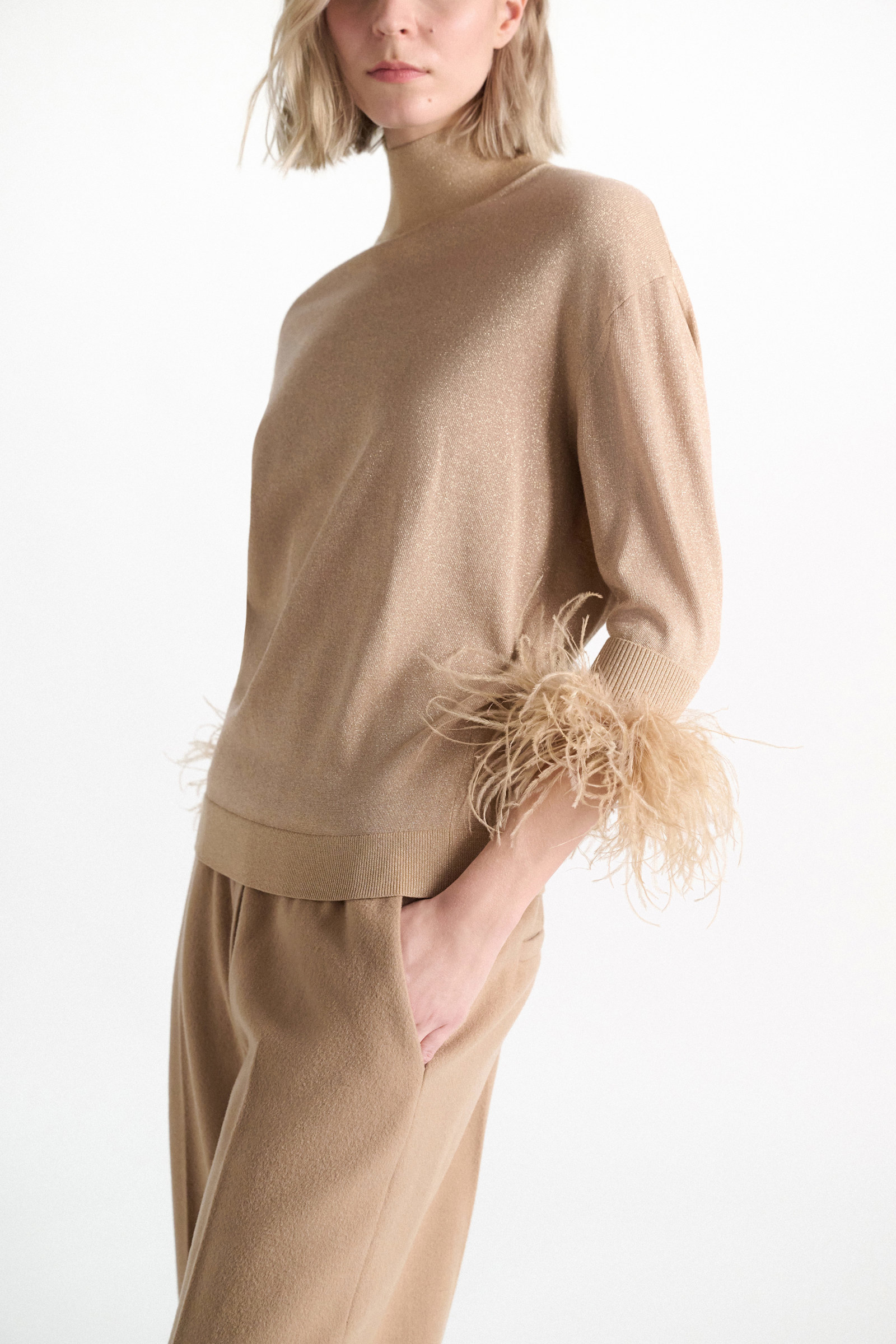 Dorothee Schumacher Ostrich feather cuffs almond Model Detail View