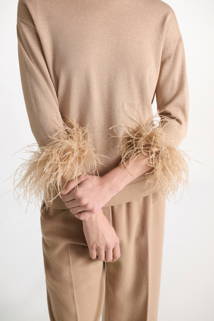 Dorothee Schumacher Ostrich feather cuffs almond Model Detail View
