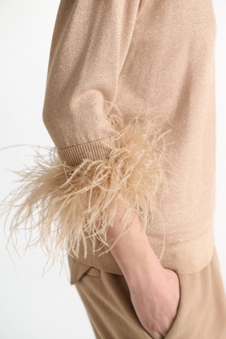 Dorothee Schumacher Ostrich feather cuffs almond Model Detail View