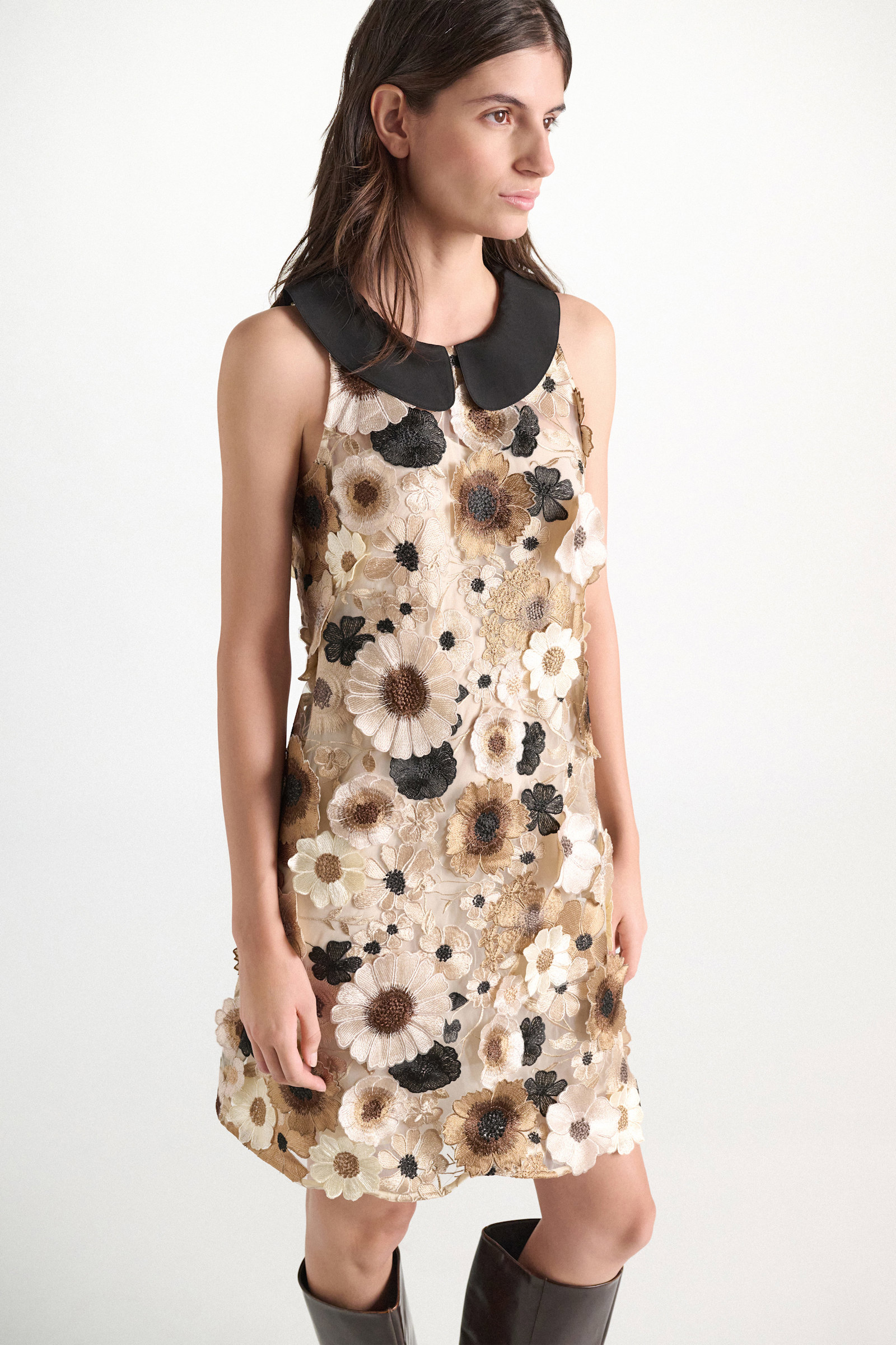Dorothee Schumacher Kleid mit dreidimensionaler Blumenstickerei multi flower camel Model Detail View