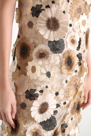 Dorothee Schumacher Kleid mit dreidimensionaler Blumenstickerei multi flower camel Model Detail View