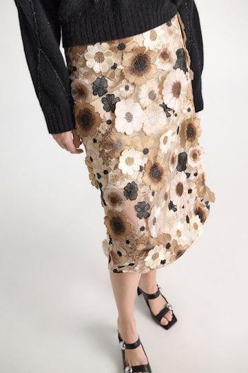 Dorothee Schumacher Midi-Rock mit dreidimensionaler Blumenstickerei multi flower camel Model Detail View