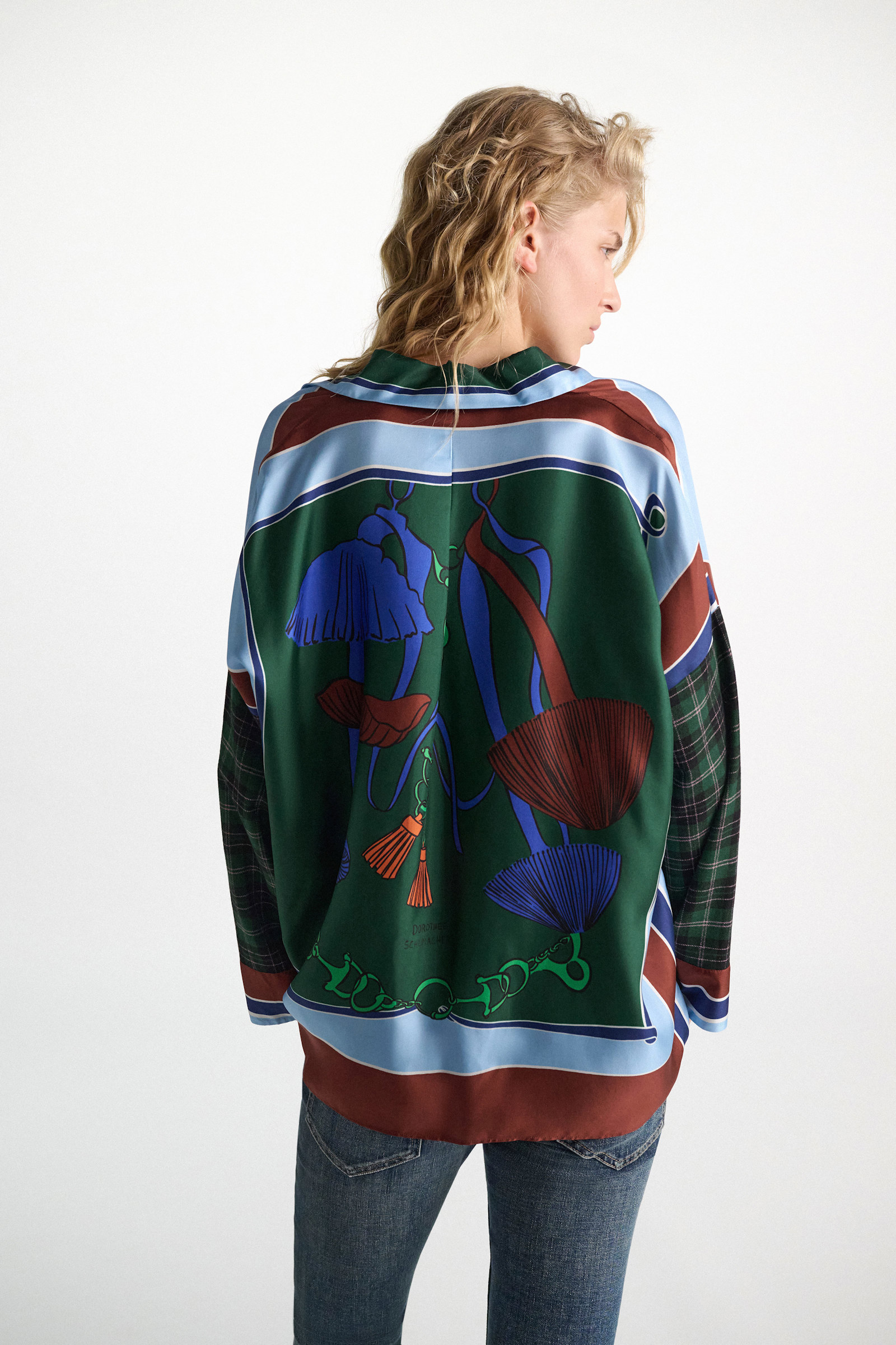 Dorothee Schumacher Oversized mixed print silk twill blouse fungus green Model Detail View