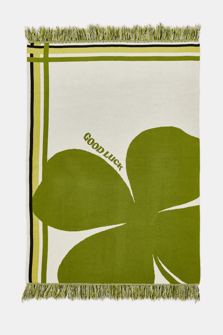 Dorothee Schumacher Wolldecke mit Kleeblatt und GOOD LUCK Motiv marrocan green/white