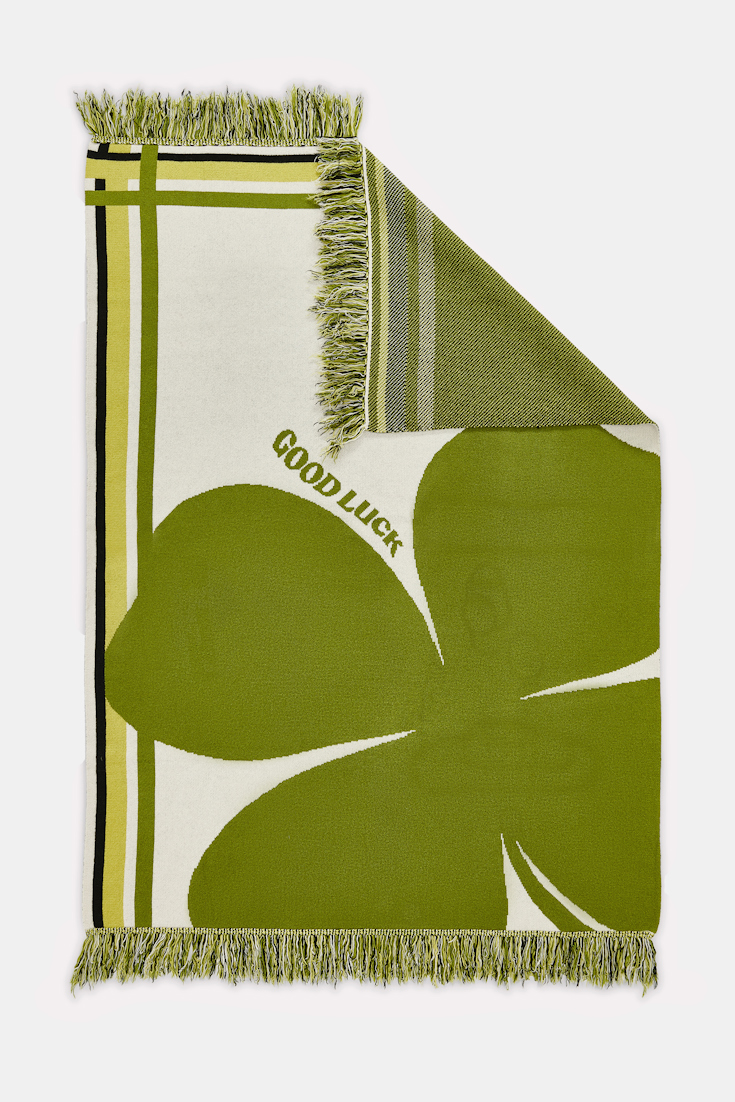Dorothee Schumacher Wolldecke mit Kleeblatt und GOOD LUCK Motiv marrocan green/white