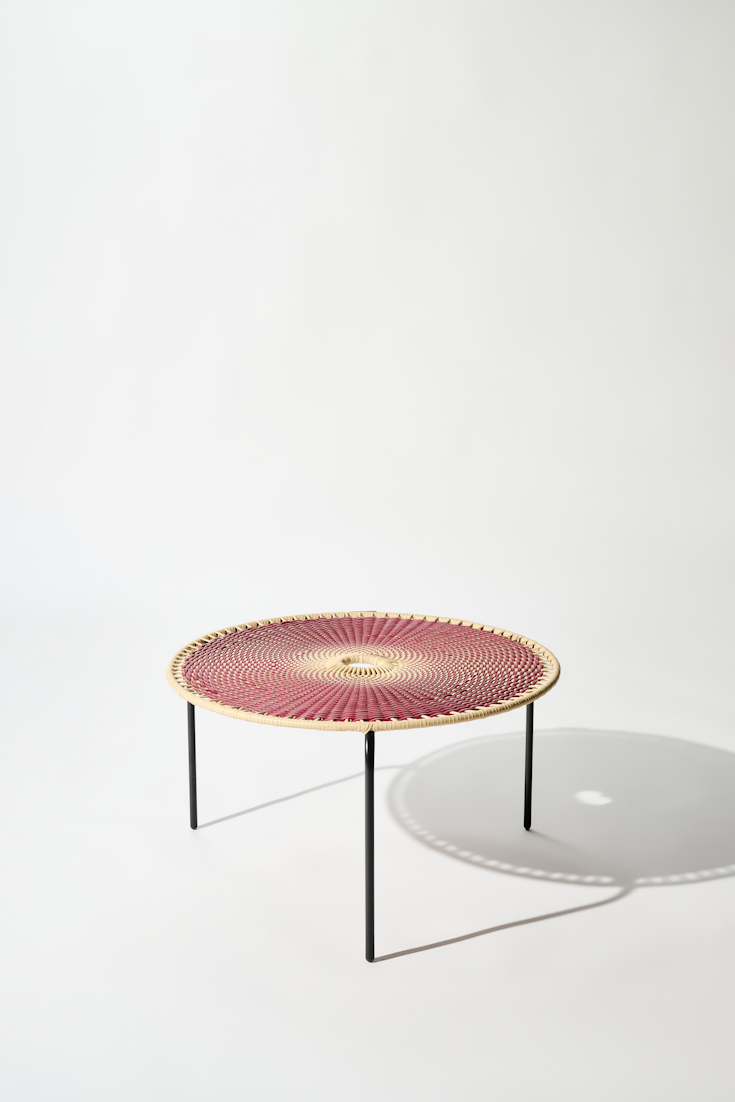 Dorothee Schumacher GROSSER HANDGEFLOCHTENER COFFEE TABLE rojo vino beige mix