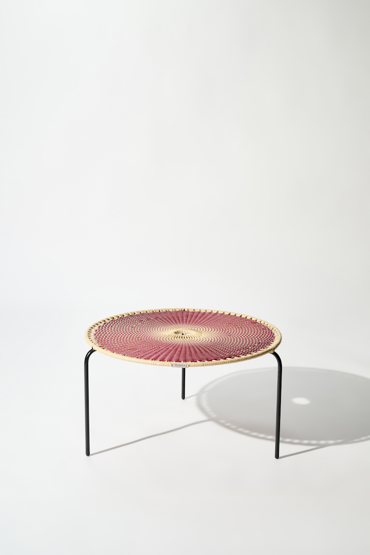 Dorothee Schumacher GROSSER HANDGEFLOCHTENER COFFEE TABLE rojo vino beige mix