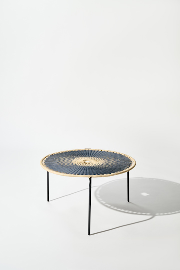 Dorothee Schumacher GROSSER HANDGEFLOCHTENER COFFEE TABLE dark blue beige mix