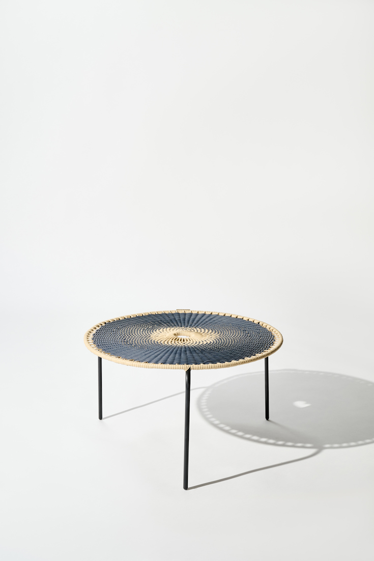 Dorothee Schumacher GROSSER HANDGEFLOCHTENER COFFEE TABLE dark blue